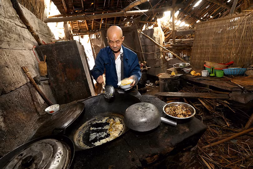 cap vo chong trung quoc song trong hang dong suot 54 nam