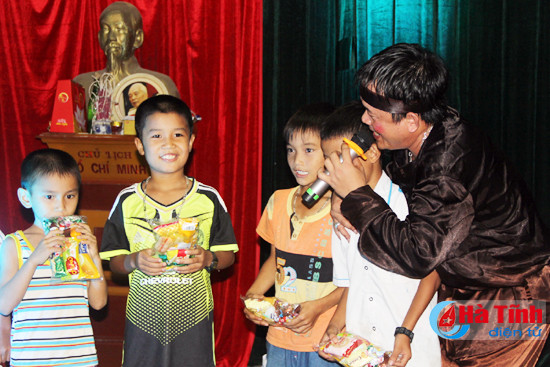 vui hoi trang ram tren oc dao hong lam