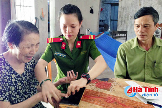 cong an loc ha den tan nha lam chung minh thu cho dan