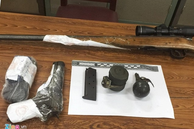Lô vũ khí thu tại nơi ở của Hải. Ảnh: Công an cung cấp. bat trum ma tuy dat cang thu nhieu sung dan