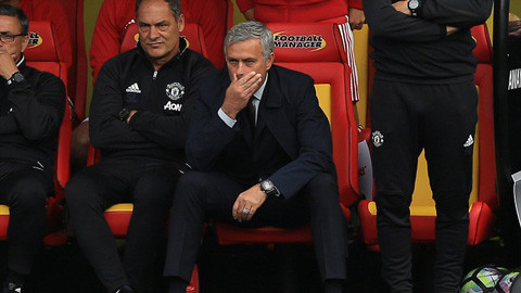 mourinho do thua that bai thu 3 cua m u cho trong tai va van den