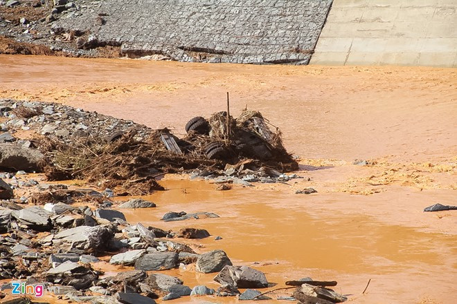 hien truong vu vo duong ong thuy dien o quang nam