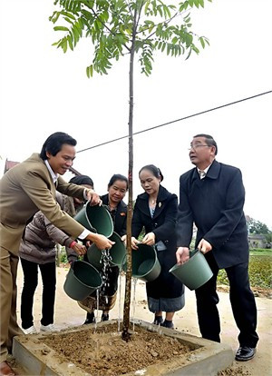 Chung tay vun đắp tình đoàn kết hữu nghị Việt-Lào.