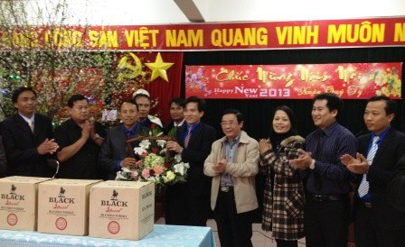 Đoàn đại biểu Tỉnh đoàn Bô Ly Khăm xay chúc Tết Tỉnh đoàn Hà Tĩnh