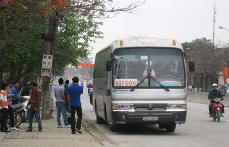 Nhà xe làm xiếc với giá vé khiến nhiều hành khách phải hoãn chuyến