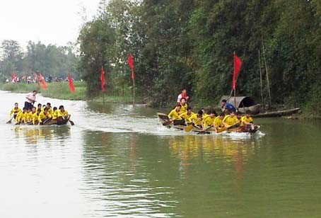 Đua thuyền truyền thống ở phường Trung Lương (TP Hà Tĩnh)