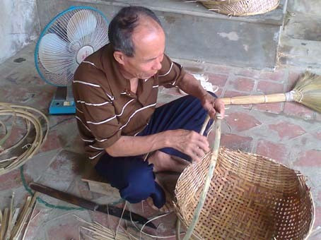 Cụ Hân và những chiéc rổ mới