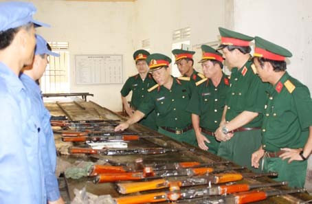 Lãnh đạo QK4 kiểm tra công tác bảo quản vũ khí tại Hà Tĩnh