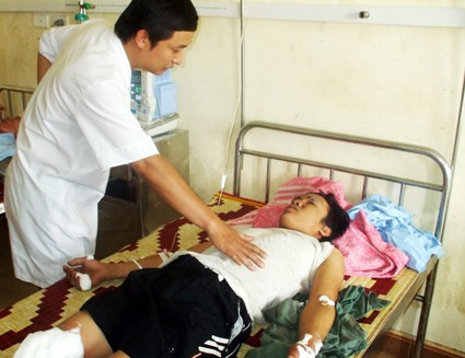 Anh Hoàng Văn Phúc bị bỏng nặng đang cấp cứu tại Bệnh viện Đa khoa Hà Tĩnh