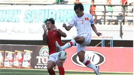 Indonesia (trái) "chơi khó" ĐT Việt Nam