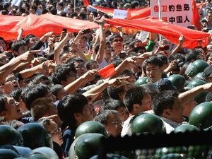 Người dân Trung Quốc biểu tình trước Đại sứ quán Nhật Bản ở Bắc Kinh ngày 15/9. (Nguồn: AFP/TTXVN)