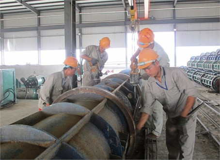 Nhờ có việc làm ổn định nên công nhân của Nhà máy bê tông thương phẩm cấu kiện công nghệ cao đã tăng lên 4,1 triệu đồng/ người/ tháng