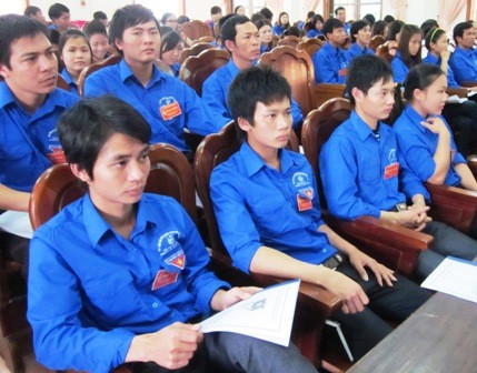 Vận động đoàn viên tham gia vào tổ chức đoàn, giúp đỡ đoàn viên tham gia sản xuất phát triển kinh tế để tạo nguồn phát triển Đảng.