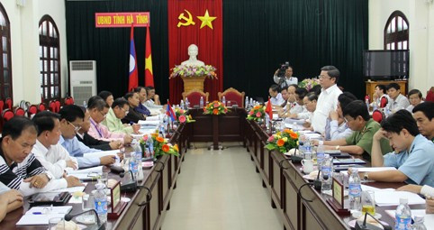 Chủ tịch UBND tỉnh Hà Tĩnh Võ Kim Cự: Việc thành lập KKT cửa khẩu quốc tế Nậm Phao nhằm tăng cường mối quan hệ, hữu nghị và hợp tác toàn diện với Việt Nam Chủ tịch UBND tỉnh Hà Tĩnh Võ Kim Cự: Việc thành lập KKT cửa khẩu quốc tế Nậm Phao nhằm tăng cường mối quan hệ, hữu nghị và hợp tác toàn diện với Việt Nam