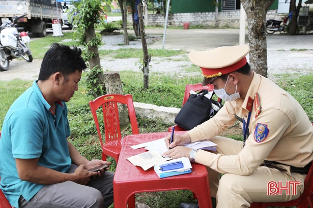 Công an Thạch Hà xử lý 35 trường hợp xe vi phạm quá tải, quá khổ