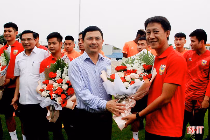 Hồng Lĩnh Hà Tĩnh “thay tướng”, người hâm mộ mong đợi những khởi sắc