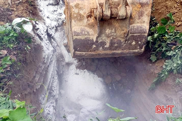 Bắt quả tang hộ dân giết mổ bò “chui”, không rõ nguồn gốc ở Hương Sơn