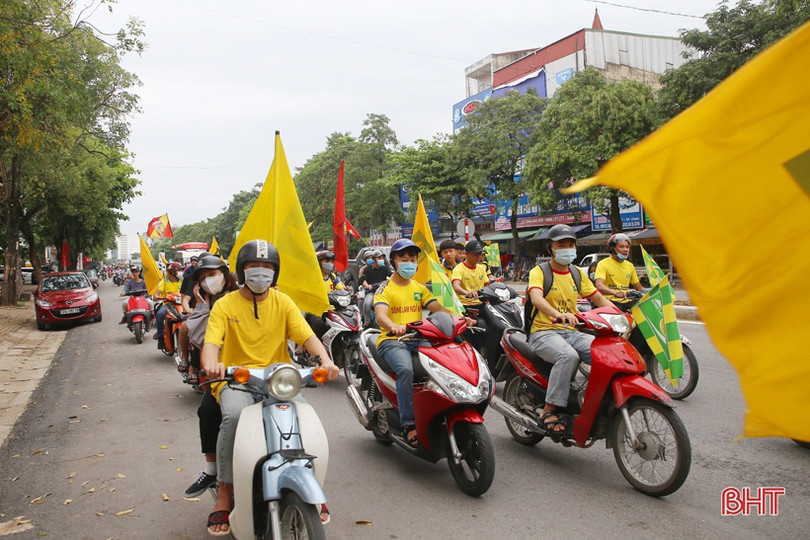 Đông đảo CĐV Hà Tĩnh tới sân Vinh cổ vũ trận “Derby xứ Nghệ”