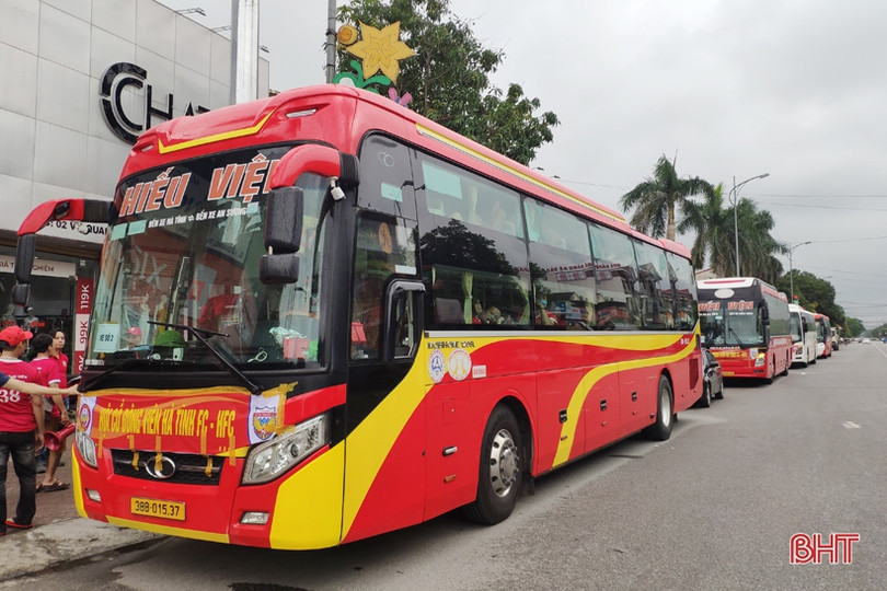 Đông đảo CĐV Hà Tĩnh tới sân Vinh cổ vũ trận “Derby xứ Nghệ”