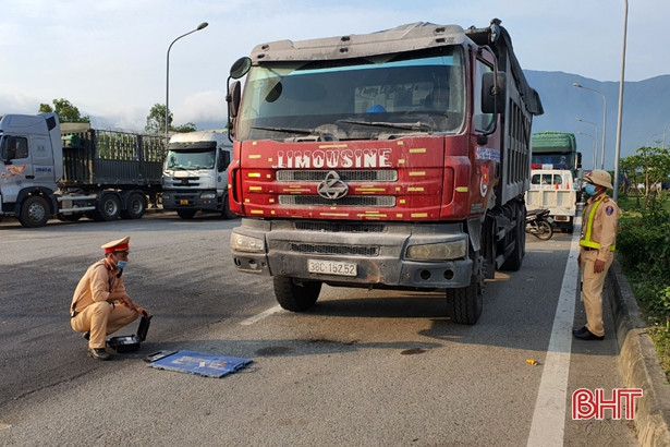 Công an TX Kỳ Anh tước bằng lái 25 trường hợp vi phạm nồng độ cồn
