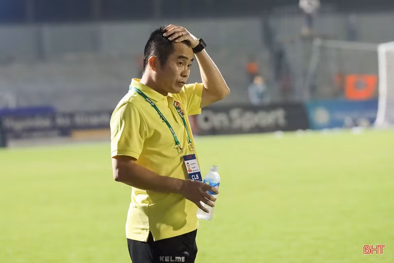 CHÍNH THỨC: HLV Phạm Minh Đức chia tay Hồng Lĩnh Hà Tĩnh