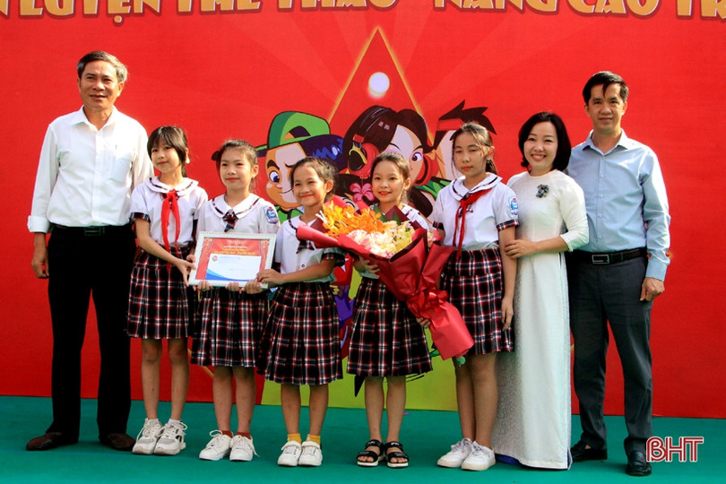 Hơn 1.000 học sinh TP Hà Tĩnh tham gia rèn luyện thể thao, nâng cao trí lực