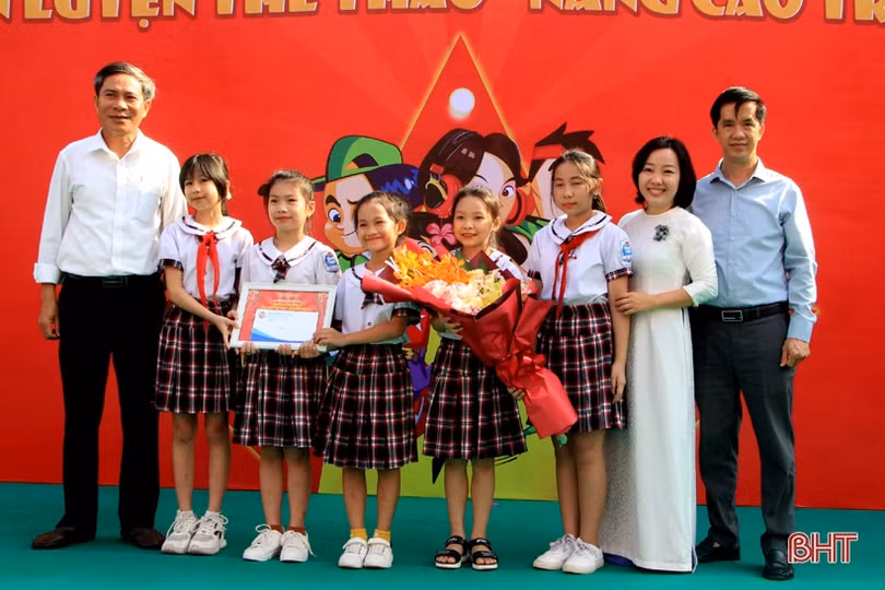 Hơn 1.000 học sinh TP Hà Tĩnh tham gia rèn luyện thể thao, nâng cao trí lực