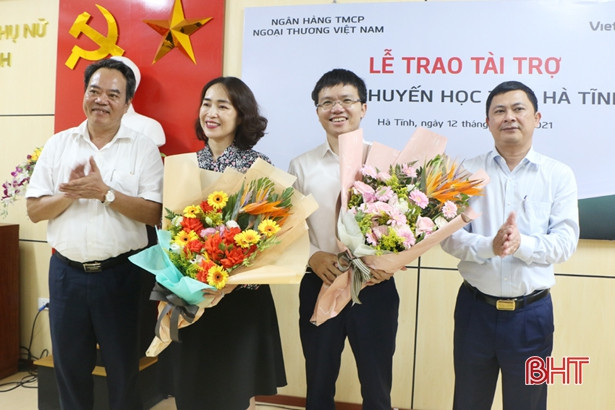 Vietcombank tài trợ 3 trường học ở Hà Tĩnh 1,5 tỷ đồng