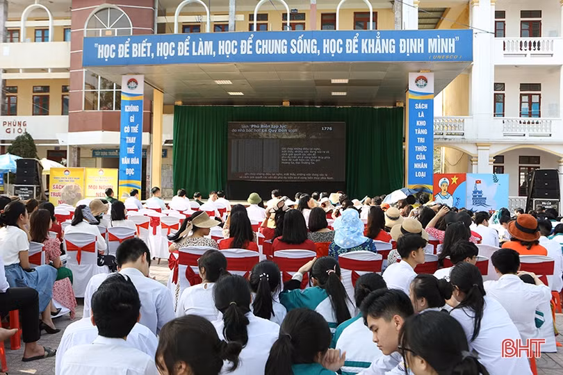 Hà Tĩnh khai mạc Ngày sách Việt Nam và triển lãm về chủ quyền biển đảo