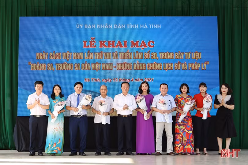 Hà Tĩnh khai mạc Ngày sách Việt Nam và triển lãm về chủ quyền biển đảo