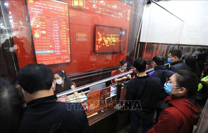 Giá vàng sáng 12/4 giảm 100 nghìn đồng/lượng