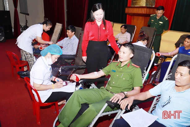 Thu về 240 đơn vị máu trong ngày hội “Giọt máu hồng tình nguyện” ở Nghi Xuân