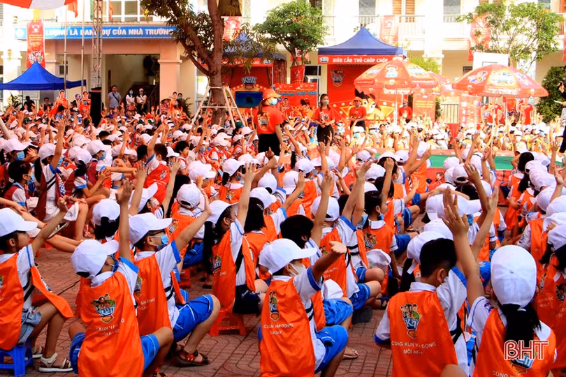 Hơn 1.000 học sinh TP Hà Tĩnh tham gia rèn luyện thể thao, nâng cao trí lực