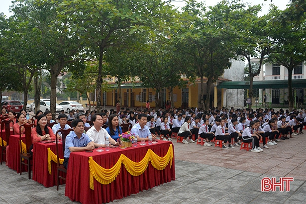 Gần 1.300 học sinh thị xã Hồng Lĩnh tham gia ngày hội đọc sách 