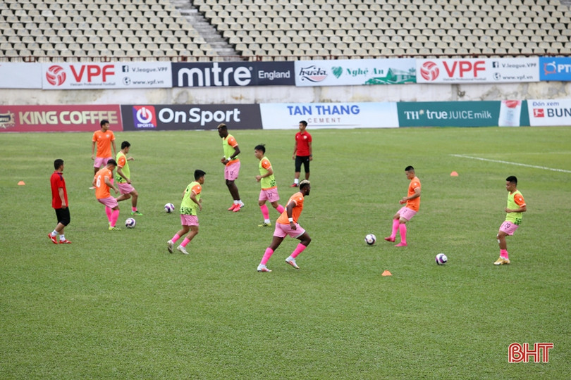 Đông đảo CĐV Hà Tĩnh tới sân Vinh cổ vũ trận “Derby xứ Nghệ”