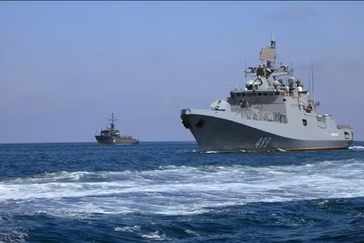 Nga - Mỹ ồ ạt điều tàu chiến, Ukraine có nguy cơ thành “thùng thuốc súng”