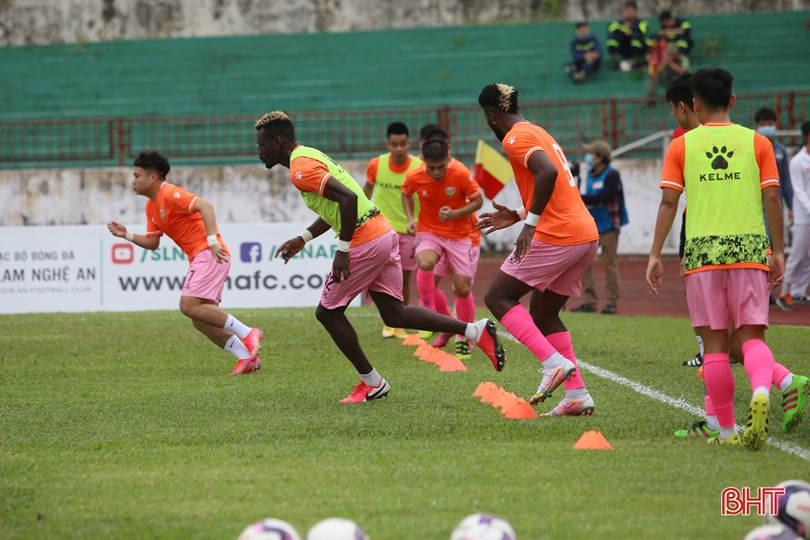 Đông đảo CĐV Hà Tĩnh tới sân Vinh cổ vũ trận “Derby xứ Nghệ”