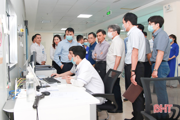 Giám đốc BV Hữu nghị Việt Đức khảo sát tại BVĐK TTH Hà Tĩnh