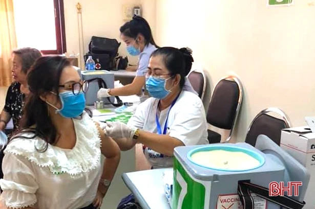 Việt kiều Lào vui Tết Bunpimay giữa dịch Covid-19