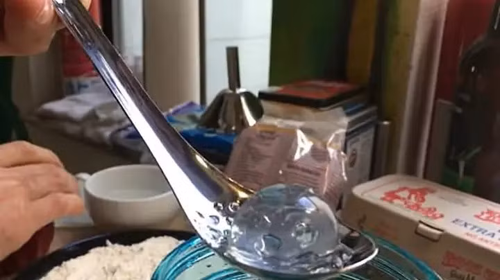 Thử thách nước chiên dầu nguy hiểm trên TikTok