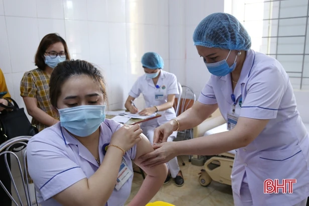 Biên phòng, công an Hà Tĩnh được phân bổ 1.650 liều vắc xin phòng Covid-19