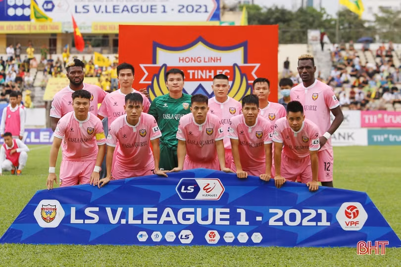 HLV Nguyễn Thành Công ra mắt ấn tượng, Hồng Lĩnh Hà Tĩnh thắng 2-0 trước Sông Lam Nghệ An