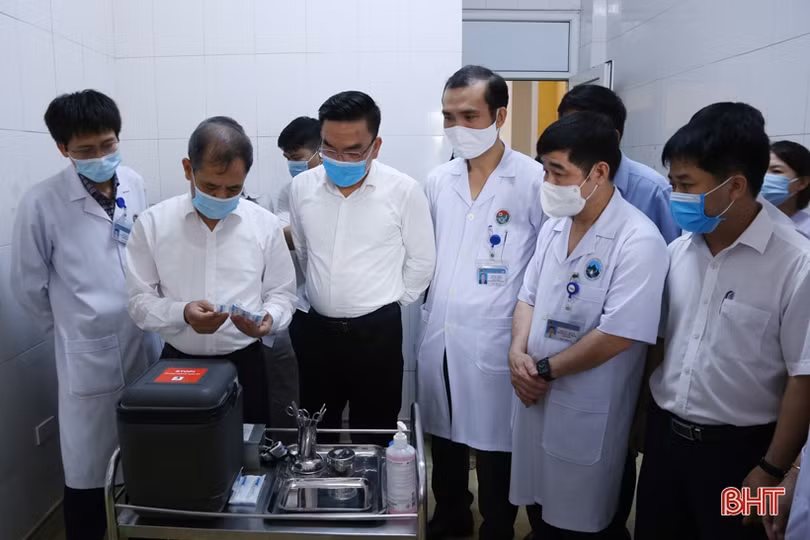 Cận cảnh những mũi tiêm vắc-xin phòng Covid-19 đầu tiên ở Hà Tĩnh