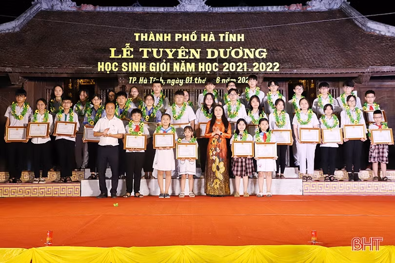 TP Hà Tĩnh tuyên dương 129 học sinh giỏi năm học 2021 - 2022