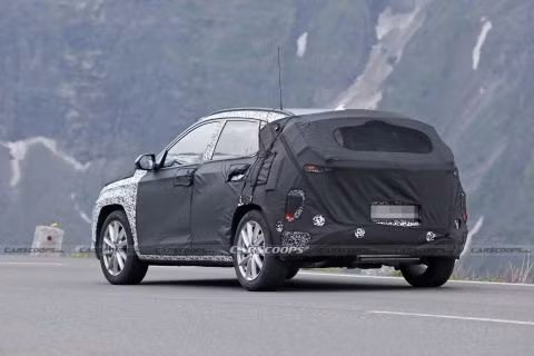 Hyundai Kona 2024 lộ diện trên đường thử với thiết kế đèn LED giống Staria