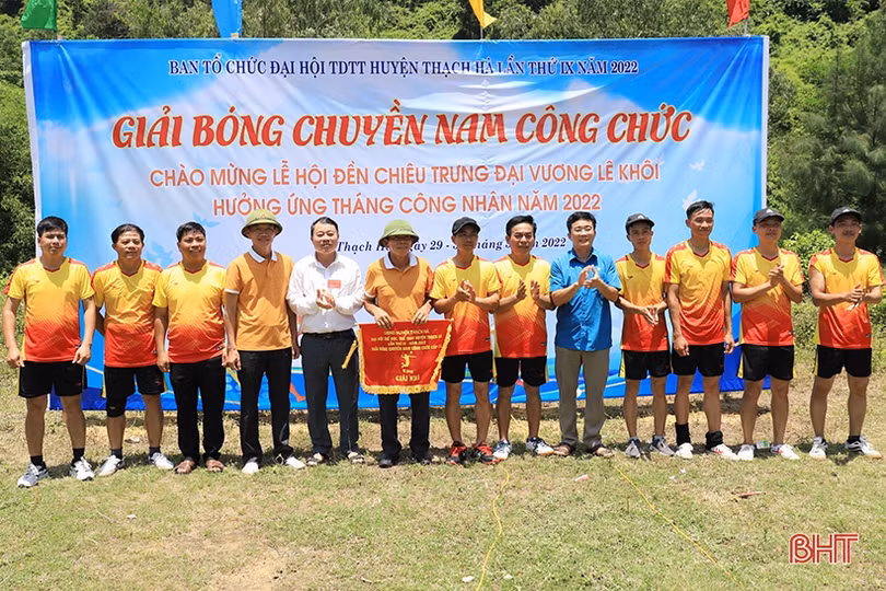 Tổ chức thành công Giải Bóng chuyền nam cán bộ, công chức cấp xã mừng Lễ hội đền Lê Khôi