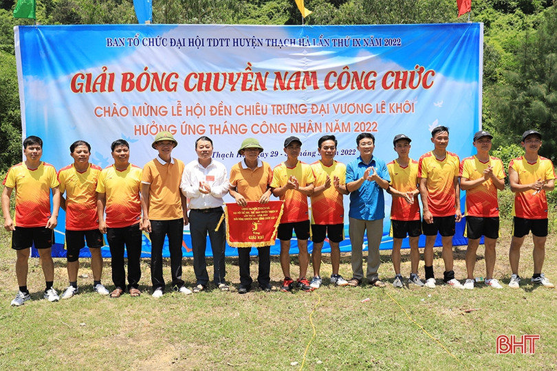 Tổ chức thành công Giải Bóng chuyền nam cán bộ, công chức cấp xã mừng Lễ hội đền Lê Khôi