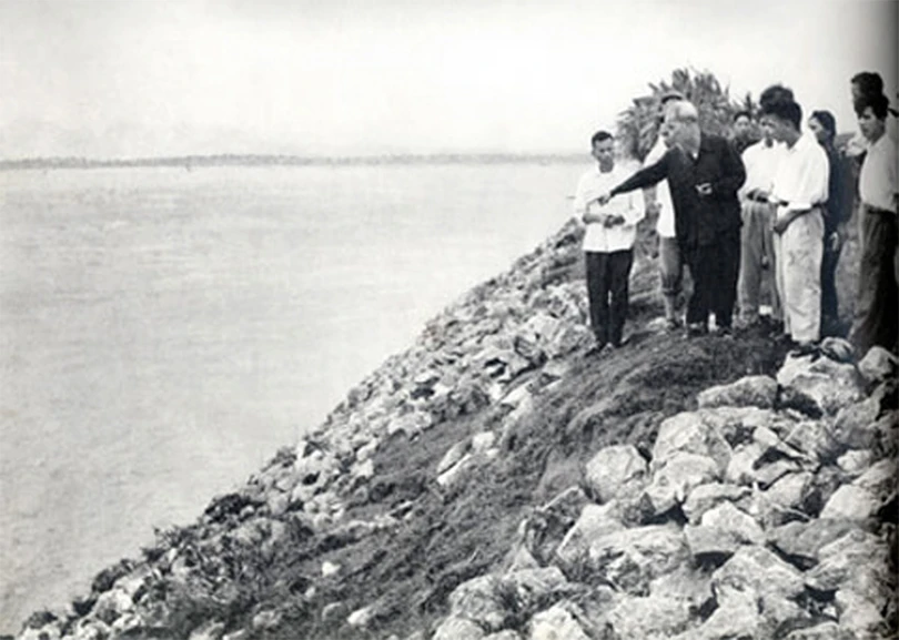 Hà Tĩnh tích cực đầu tư, nâng cấp đê, giữ gìn sản xuất như lời Bác dặn