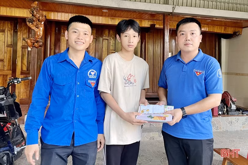 Hà Tĩnh triển khai các đội tình nguyện tiếp sức mùa thi tại 36 điểm thi vào lớp 10 THPT