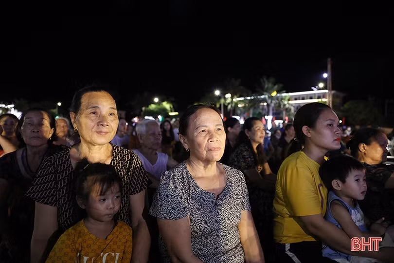 Lắng đọng chương trình nghệ thuật “Hà Tĩnh ghi nhớ ơn Người” tại TX Kỳ Anh